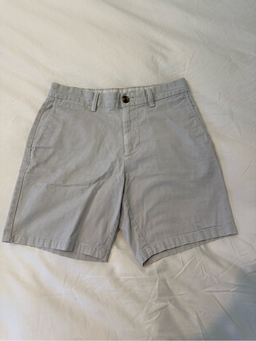Old Navy Men's Light Gray Flat-Front Shorts